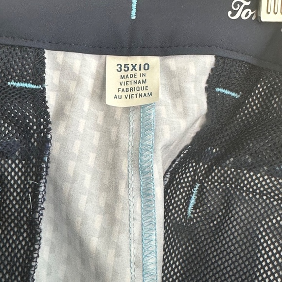 Tommy Bahama Cayman Isles Ombre 10 Inch Hybrid Shorts - Picture 7 of 8